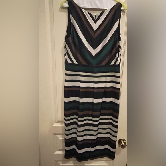 V-Neck multicolored stripped dress - Picture 2 of 3